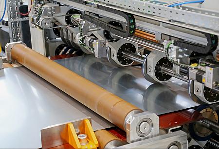 Fully automatic slitting head for various requirements – precise cutting